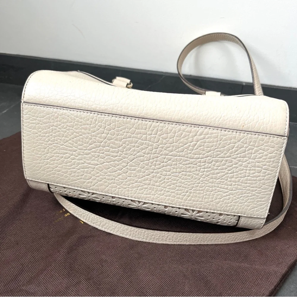 Kate Spade ♠️ Perri Lane bubbles leather Delaney purse in a natural white color. - Picture 4 of 16